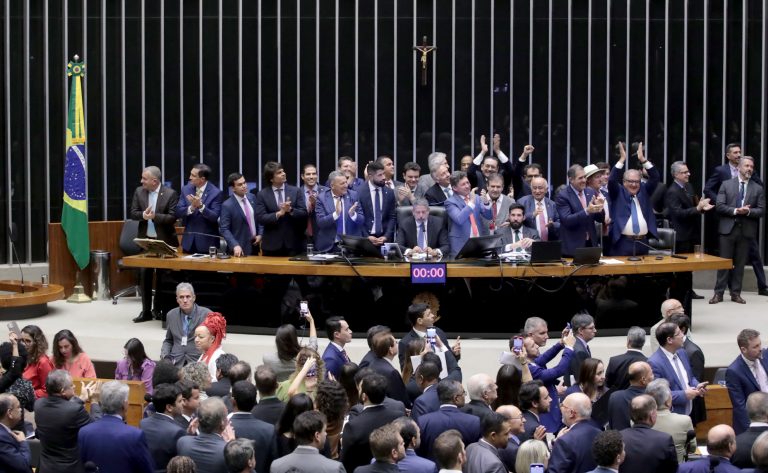 Deputados aprovaram em dezembro o projeto que regulamenta a reforma tributária. Fonte: Agência Câmara de Notícias