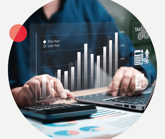 Análise de gráficos financeiros em laptop