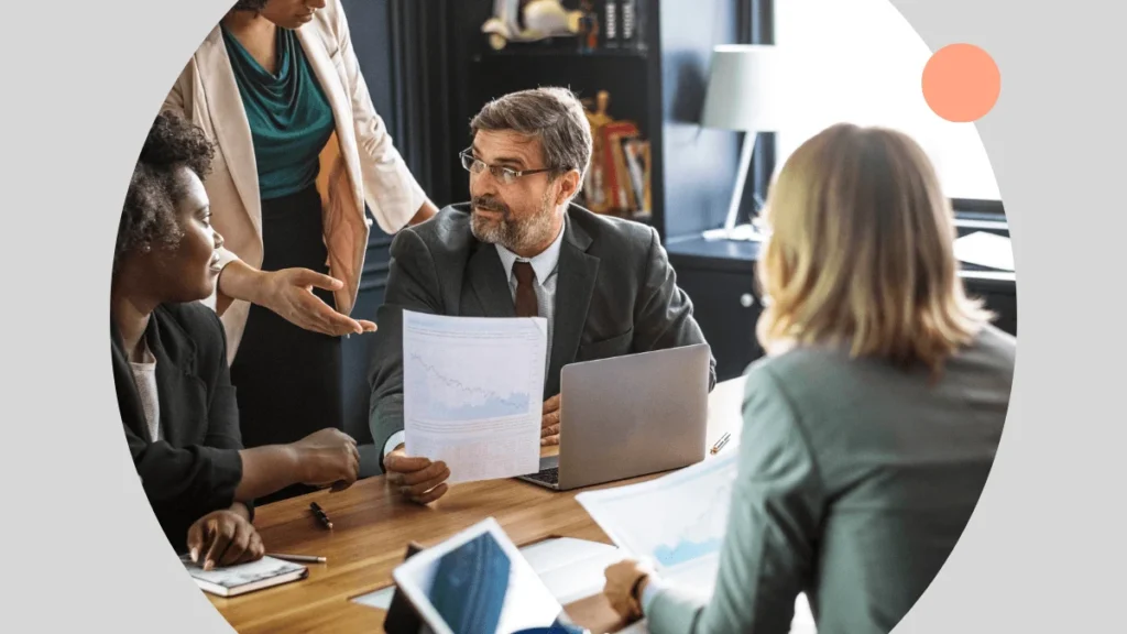 Reunião de trabalho com apresentação de dados